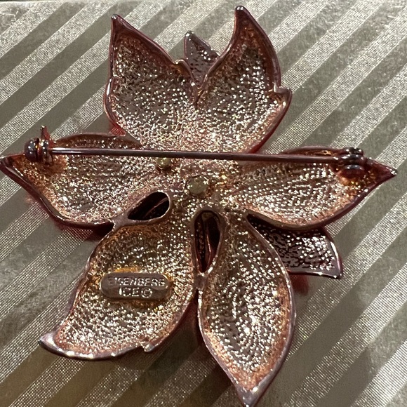 Eisenberg Ice Vintage/New Red metallic Poinsettia pin - Picture 8 of 9